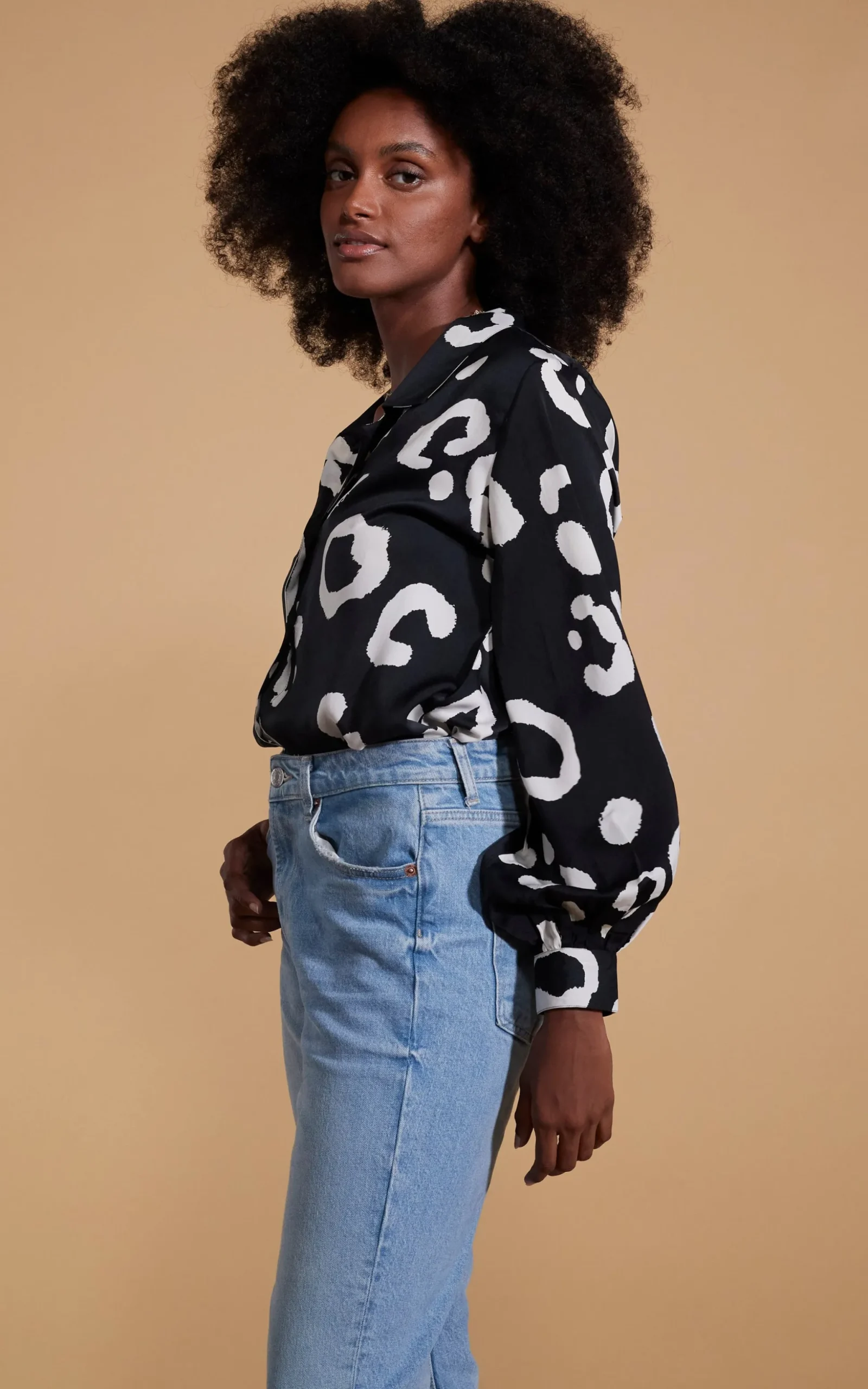 Dixie Balloon Sleeve Shirt In Oversized Mono Leopard