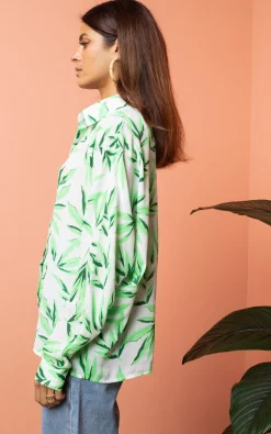 Keaton Shirt In Tropic Green On White