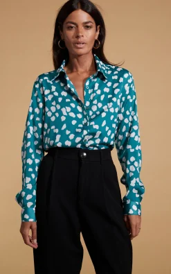 Nevada Satin Shirt In White On Green Cloud
